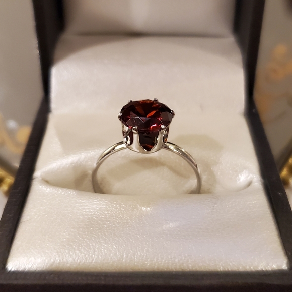 1.2 Carat AAA zirconia garnet birthstone ring - Picture 4 of 6